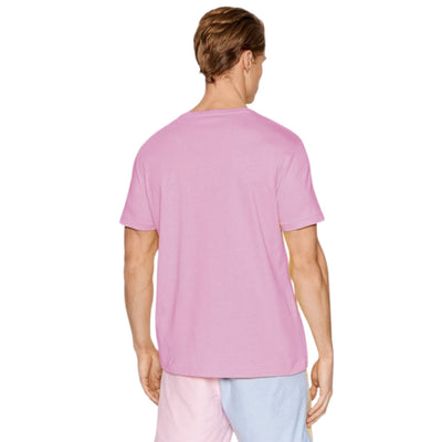 T-shirt uomo rosa Polo Ralph Lauren su modello vista retro