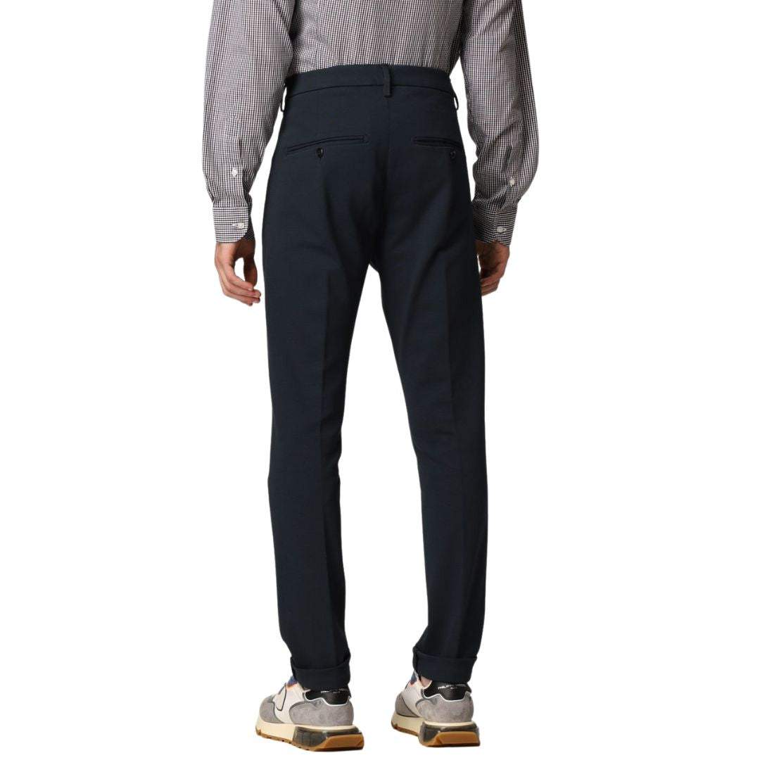 Men's trousers with slash pockets