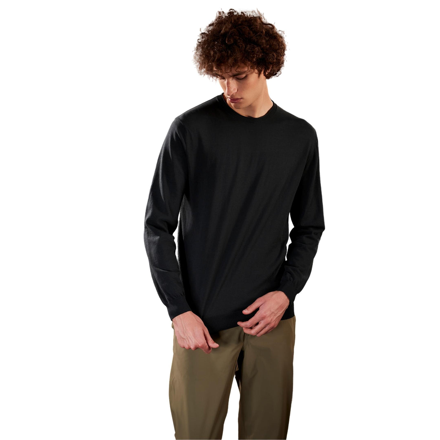 Solid color men's sweater in smooth fabric
