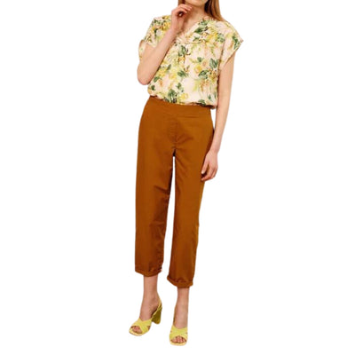 Women's trousers with cigarette leg