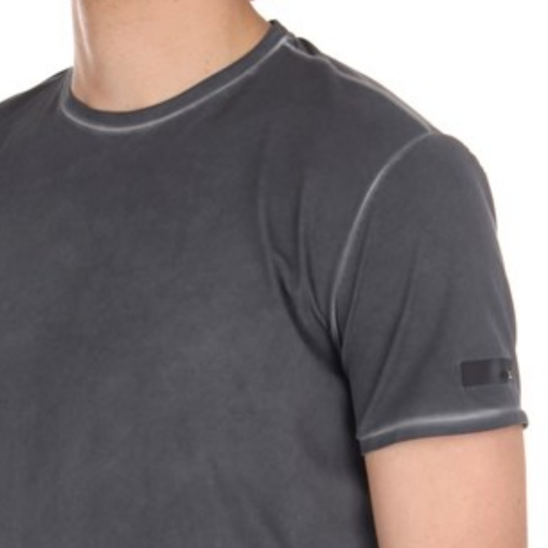 Men's crew-neck t-shirt with patch on the sleeve